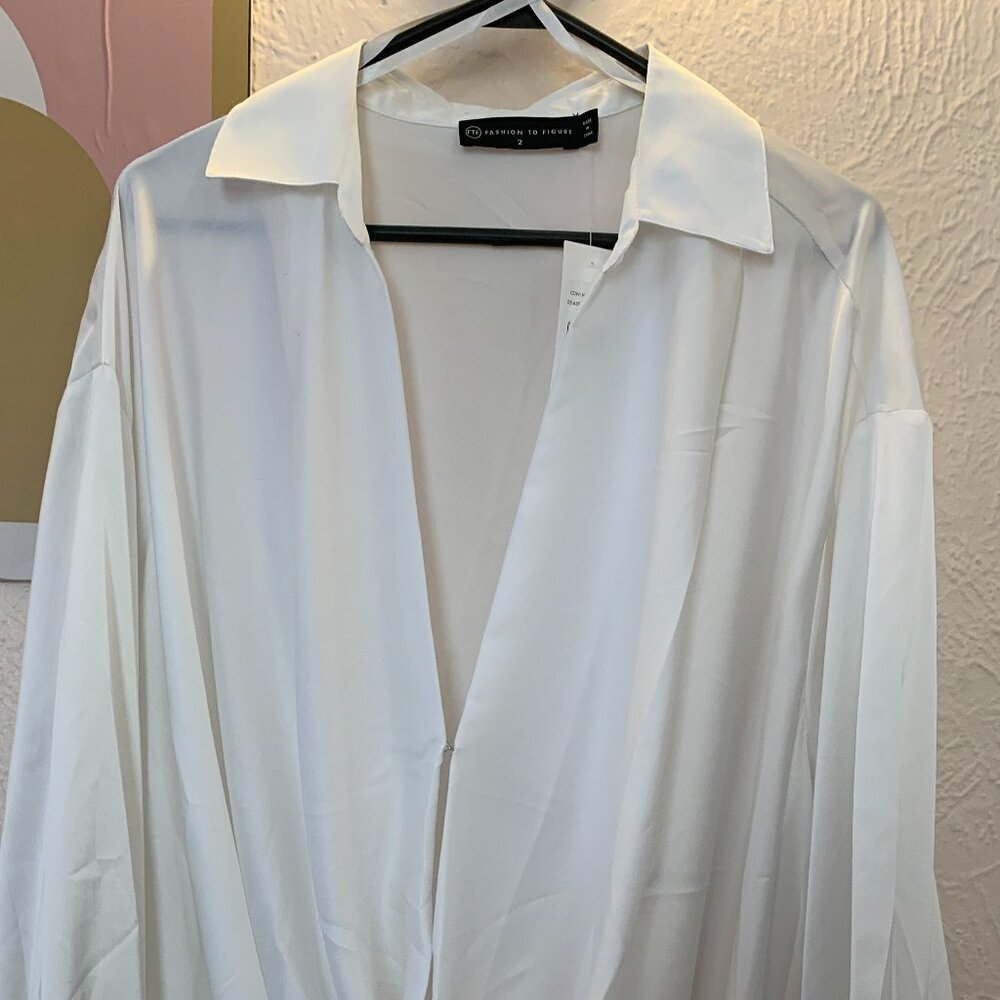 Fashion to Figure Cowl Neck Satin Blouse – Size 2 (NWT)
